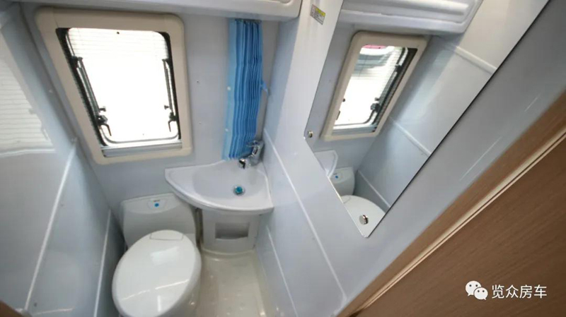 帶老人孩子出行,適合選這款房車 帶老人孩子出行,適合選這款房車