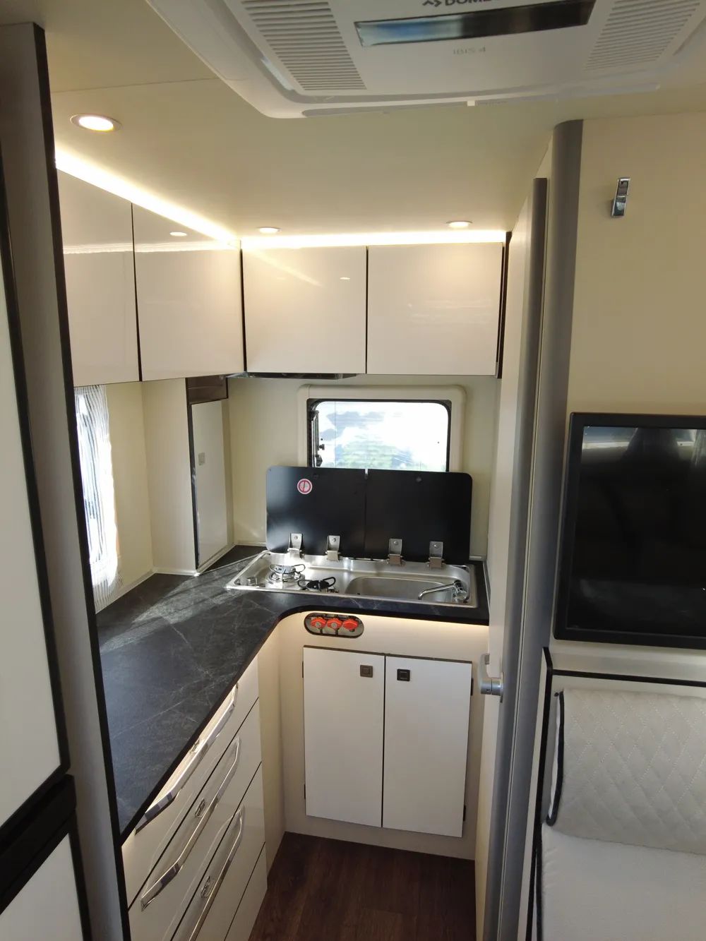 疫情之下,我們?yōu)槭裁催x擇房車出行? 疫情之下,我們?yōu)槭裁催x擇房車出行?