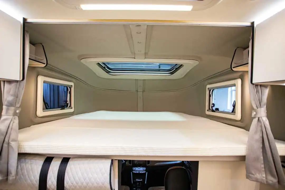 為什么覽眾房車要采用玻璃鋼“三明治”車身結構？