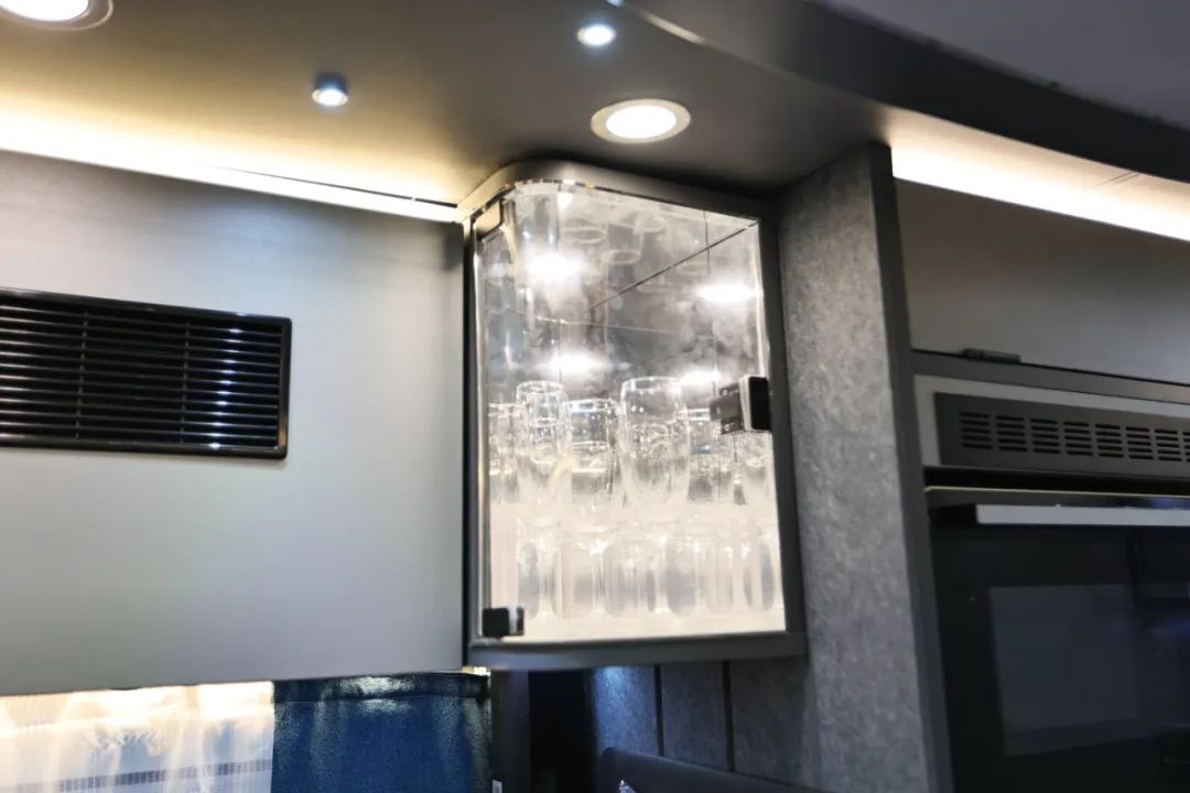 TOD智能四驅 全車越野套件,這是不是你理想的C型越野房車? TOD智能四驅 全車越野套件,這是不是你理想的C型越野房車?